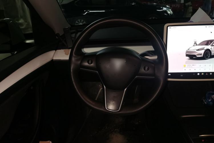 Used Tesla Model Y 2022 Long-Range All-Wheel-Drive Version Steering Wheel
