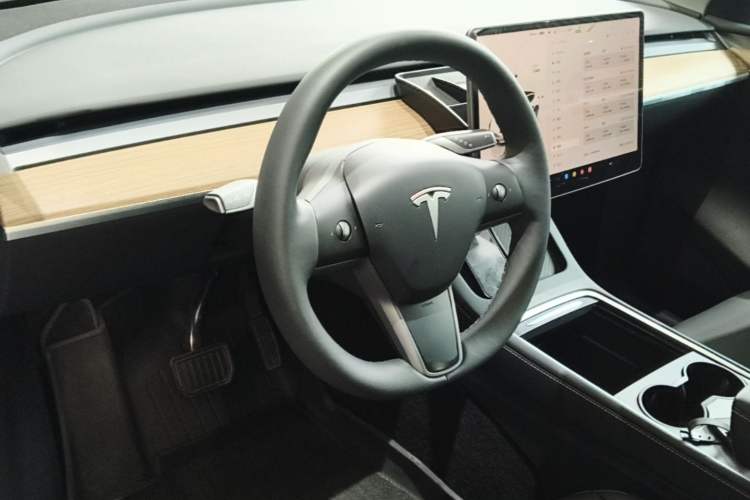 Used Tesla Model Y 2022 Revised Version Rear-Wheel Drive Steering Wheel