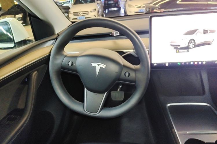 Used Tesla Model Y 2022 Long-Range All-Wheel-Drive Version Steering Wheel