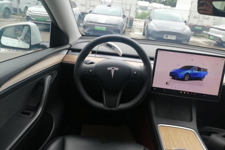 Used Tesla Model Y 2022 Long-Range All-Wheel-Drive Version Steering Wheel