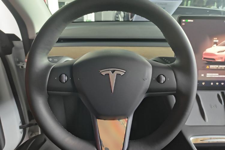 Used Tesla Model Y 2022 Long-Range All-Wheel-Drive Version Steering Wheel