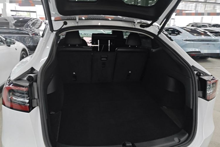 Used Tesla Model Y 2022 Rear-Wheel-Drive Version Trunk