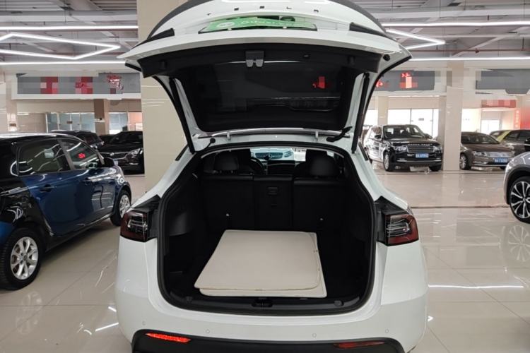 Used Tesla Model Y 2022 Long-Range All-Wheel-Drive Version Trunk