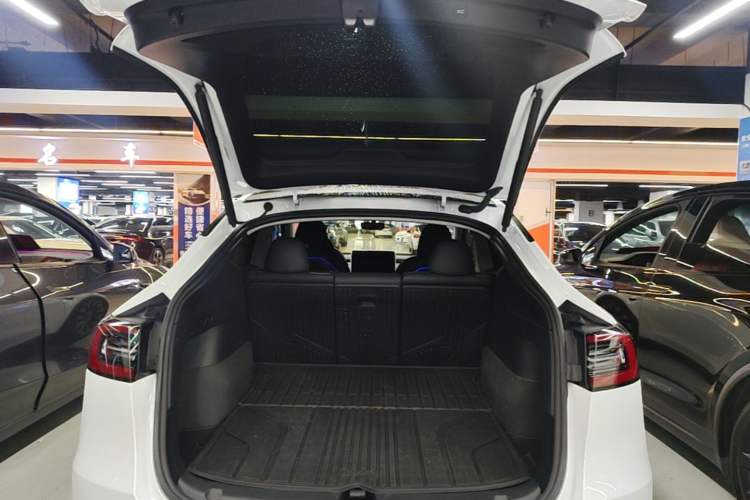 Used Tesla Model Y 2022 Performance High-Performance All-Wheel-Drive Version Trunk