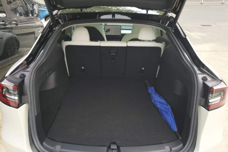 Used Tesla Model Y 2022 Performance High-Performance All-Wheel-Drive Version Trunk