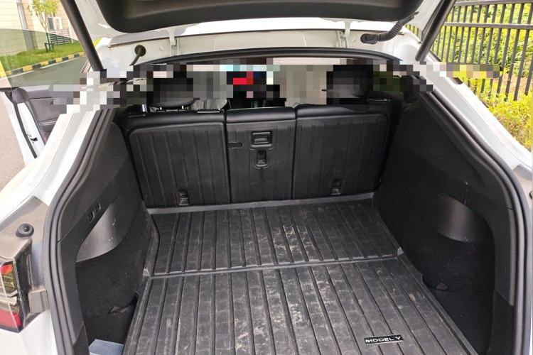 Used Tesla Model Y 2022 Performance High-Performance All-Wheel-Drive Version Trunk