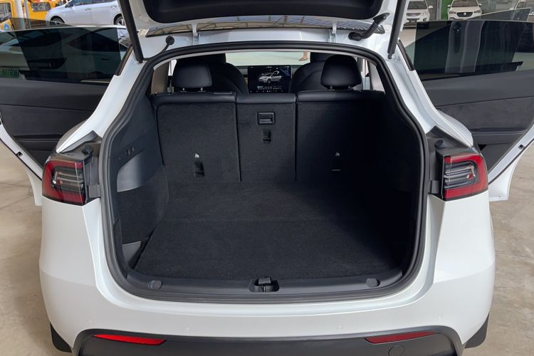 Used Tesla Model Y 2022 Rear-Wheel-Drive Version Trunk