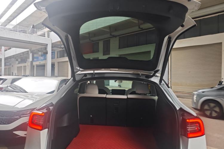 Used Tesla Model Y 2022 Long-Range All-Wheel-Drive Version Trunk