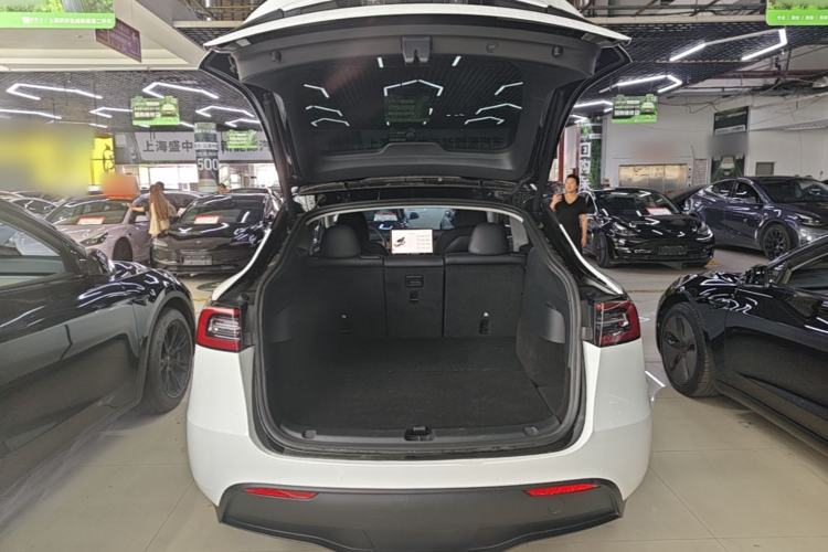 Used Tesla Model Y 2022 Long-Range All-Wheel-Drive Version Trunk