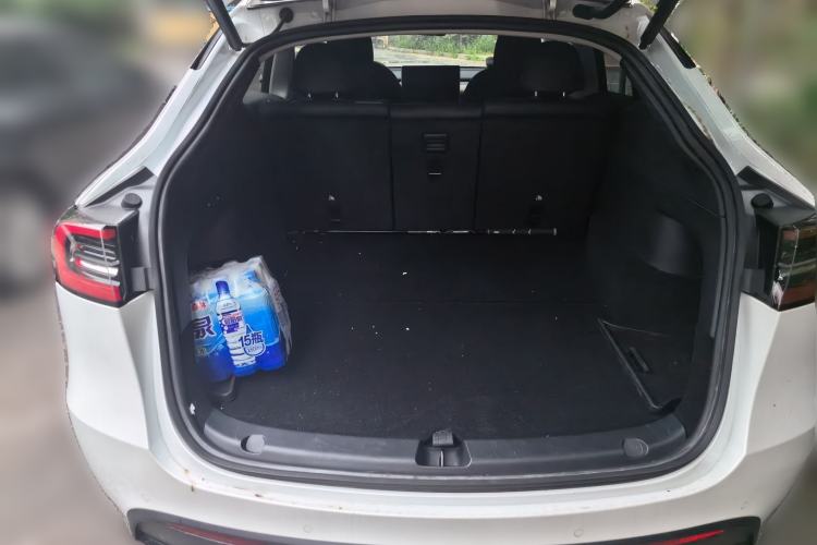 Used Tesla Model Y 2022 Long-Range All-Wheel-Drive Version Trunk