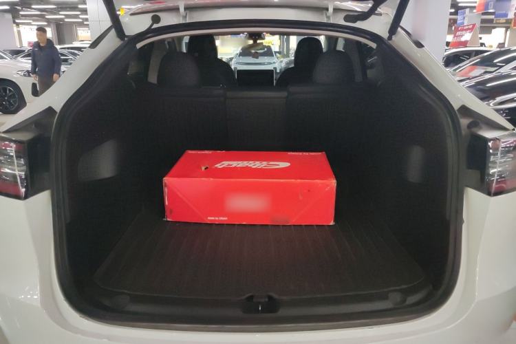 Used Tesla Model Y 2022 Long-Range All-Wheel-Drive Version Trunk
