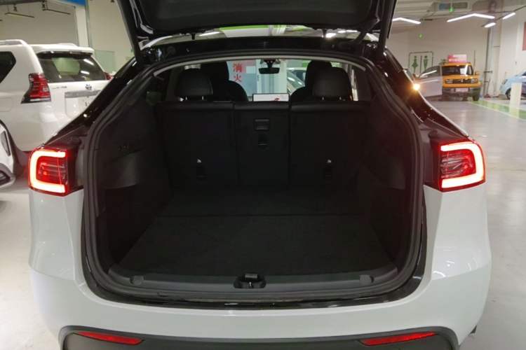 Used Tesla Model Y 2022 Rear-Wheel-Drive Version Trunk