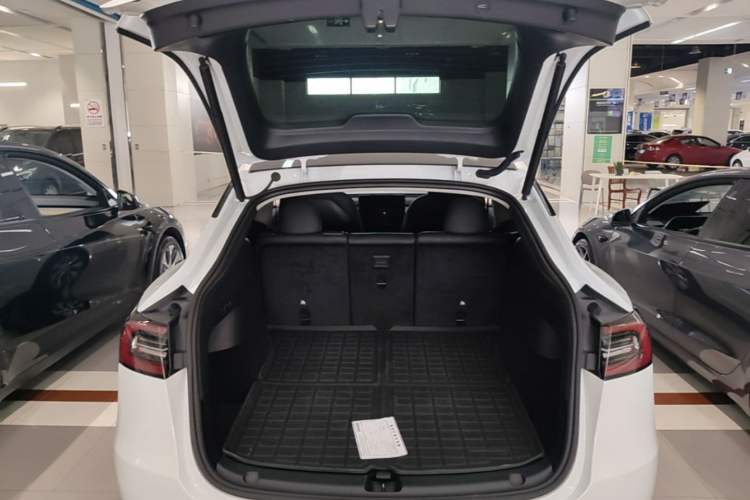 Used Tesla Model Y 2022 Rear-Wheel-Drive Version Trunk