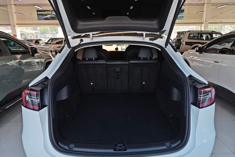 Used Tesla Model Y 2022 Performance High-Performance All-Wheel-Drive Version Trunk