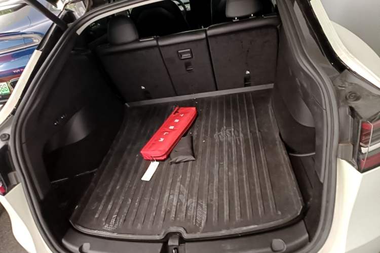 Used Tesla Model Y 2022 Long-Range All-Wheel-Drive Version Trunk