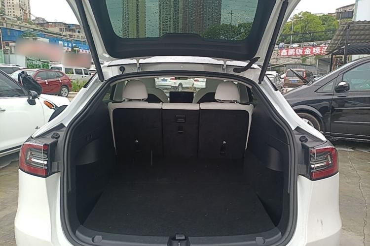 Used Tesla Model Y 2022 Long-Range All-Wheel-Drive Version Trunk