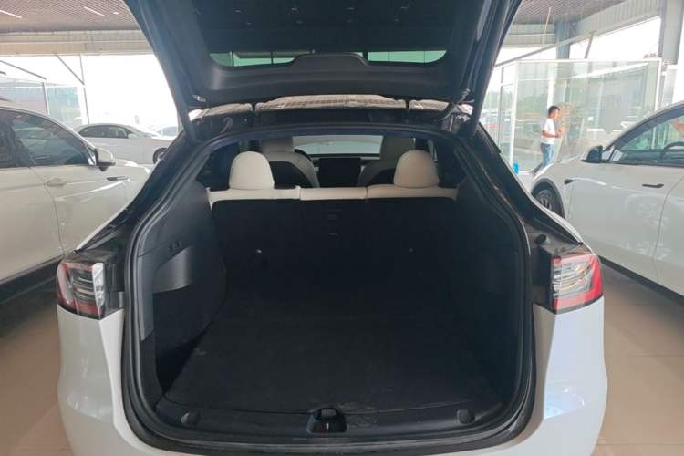 Used Tesla Model Y 2022 Rear-Wheel-Drive Version Trunk