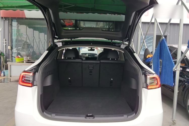 Used Tesla Model Y 2022 Rear-Wheel-Drive Version Trunk