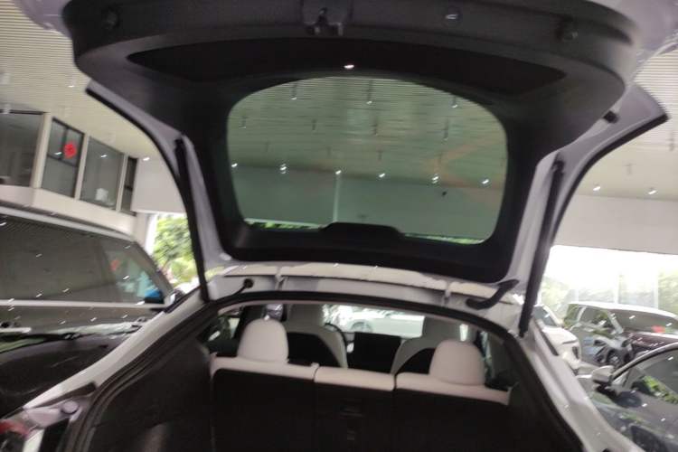Used Tesla Model Y 2022 Rear-Wheel-Drive Version Trunk