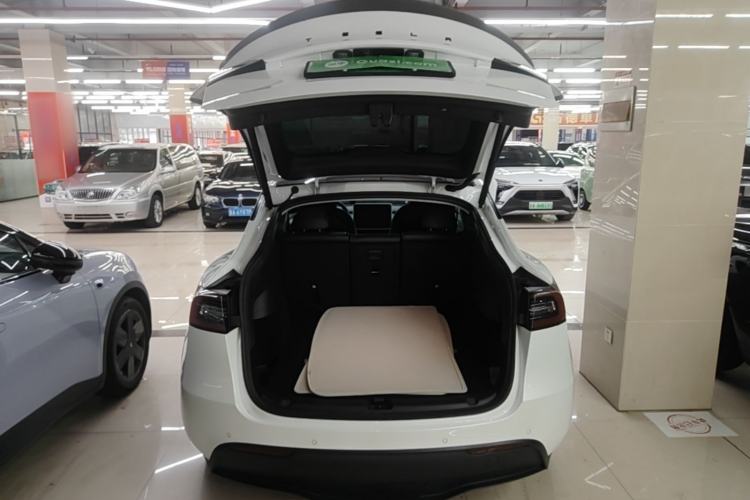 Used Tesla Model Y 2022 Long-Range All-Wheel-Drive Version Trunk