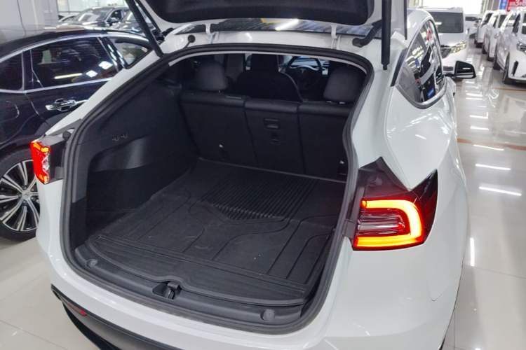 Used Tesla Model Y 2022 Rear-Wheel-Drive Version Trunk