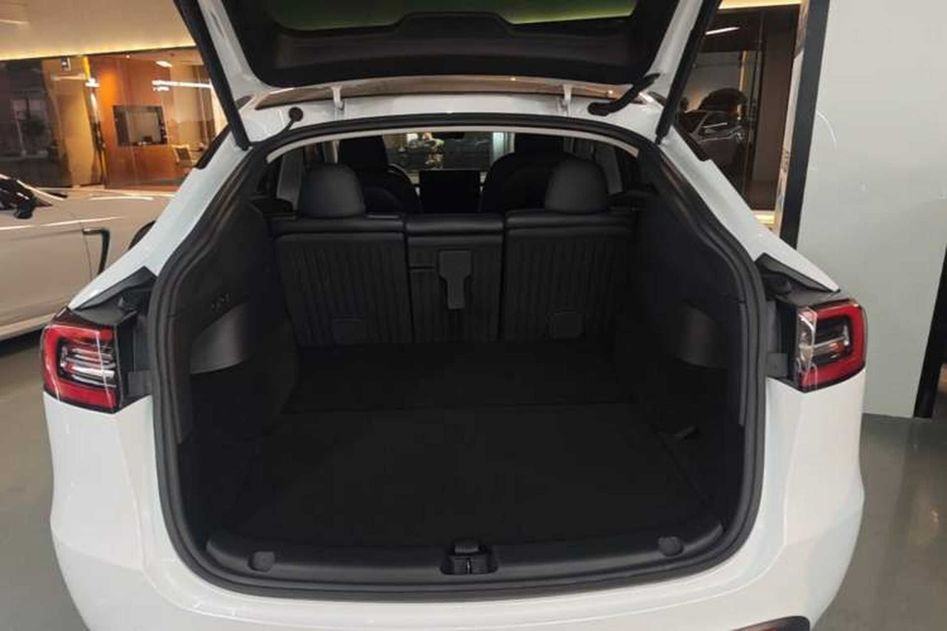 Used Tesla Model Y 2022 Long-Range All-Wheel-Drive Version Trunk