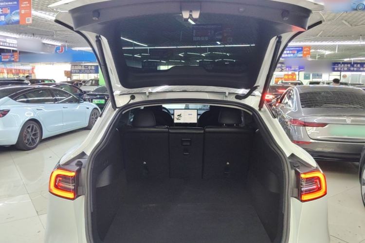 Used Tesla Model Y 2022 Rear-Wheel-Drive Version Trunk