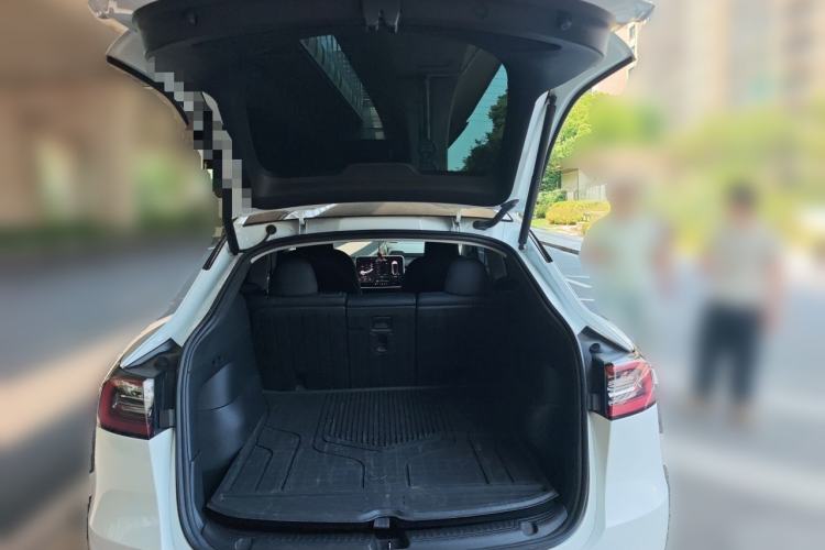 Used Tesla Model Y 2022 Long-Range All-Wheel-Drive Version Trunk