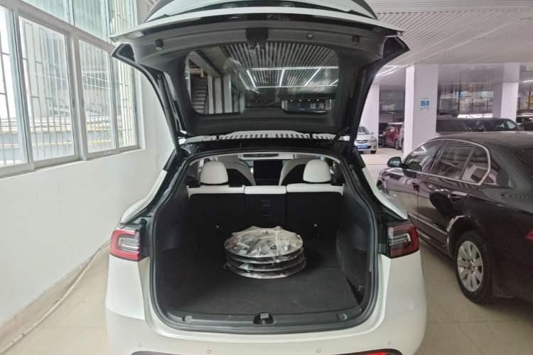 Used Tesla Model Y 2022 Rear-Wheel-Drive Version Trunk