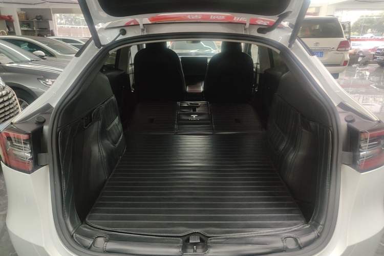 Used Tesla Model Y 2022 Rear-Wheel-Drive Version Trunk