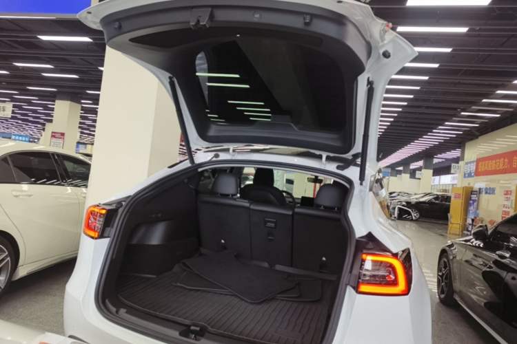 Used Tesla Model Y 2022 Rear-Wheel-Drive Version Trunk