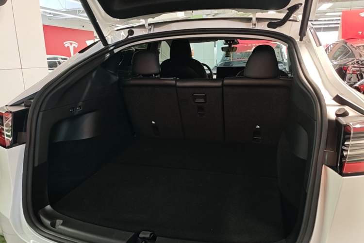 Used Tesla Model Y 2022 Rear-Wheel-Drive Version Trunk