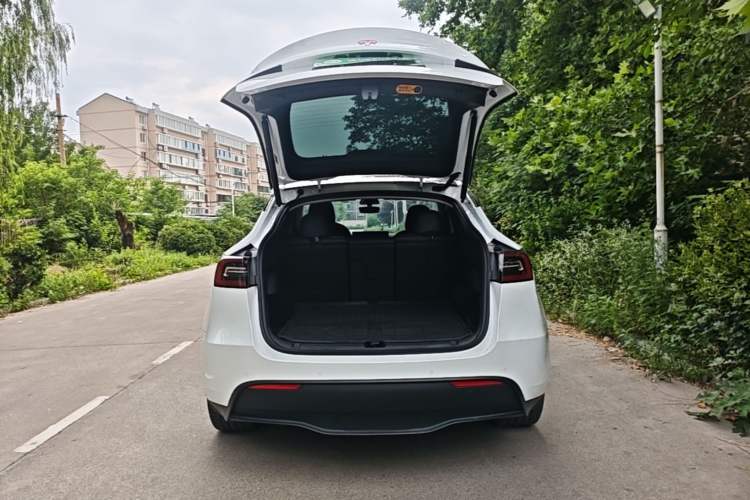 Used Tesla Model Y 2022 Rear-Wheel-Drive Version Trunk