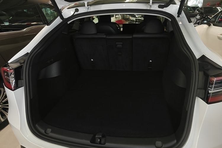 Used Tesla Model Y 2022 Rear-Wheel-Drive Version Trunk