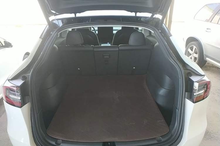 Used Tesla Model Y 2022 Performance High-Performance All-Wheel-Drive Version Trunk
