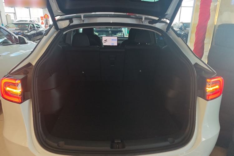 Used Tesla Model Y 2022 Long-Range All-Wheel-Drive Version Trunk