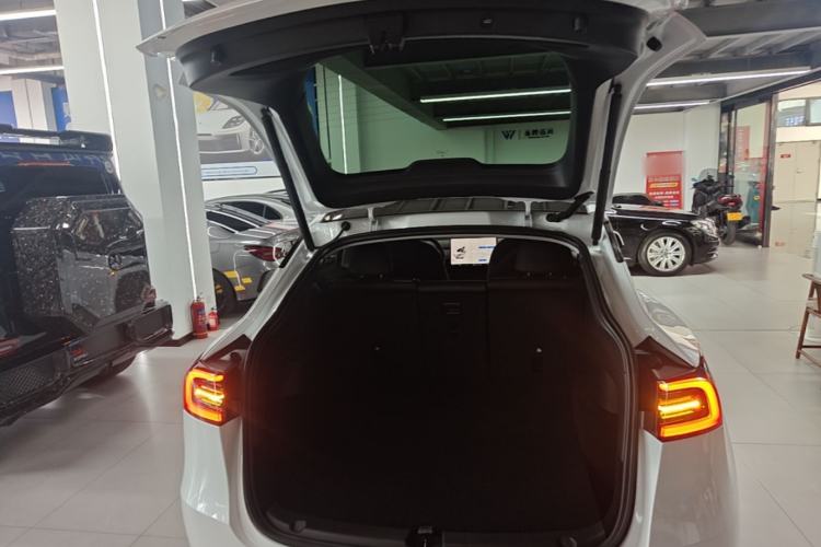 Used Tesla Model Y 2022 Long-Range All-Wheel-Drive Version Trunk
