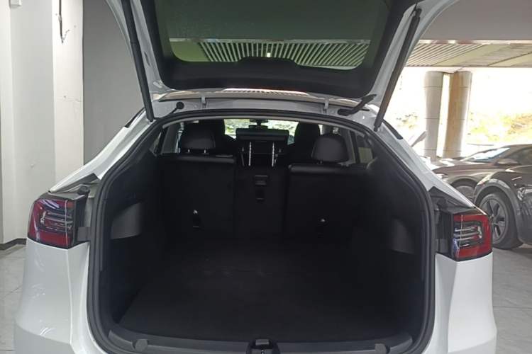Used Tesla Model Y 2022 Rear-Wheel-Drive Version Trunk