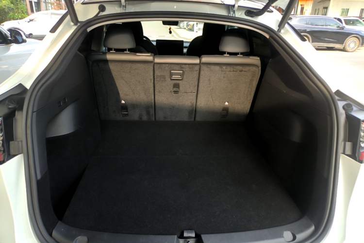 Used Tesla Model Y 2022 Rear-Wheel-Drive Version Trunk