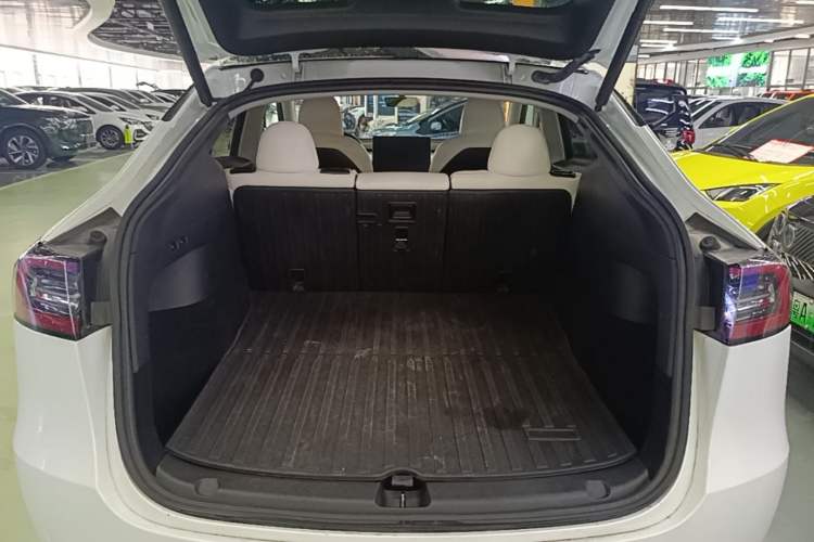 Used Tesla Model Y 2022 Performance High-Performance All-Wheel-Drive Version Trunk