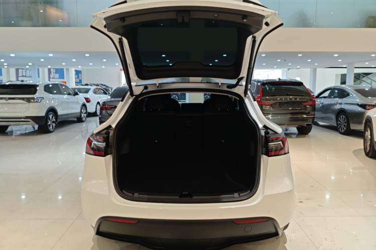 Used Tesla Model Y 2022 Rear-Wheel-Drive Version Trunk