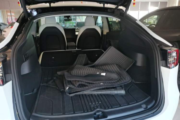 Used Tesla Model Y 2022 Rear-Wheel-Drive Version Trunk