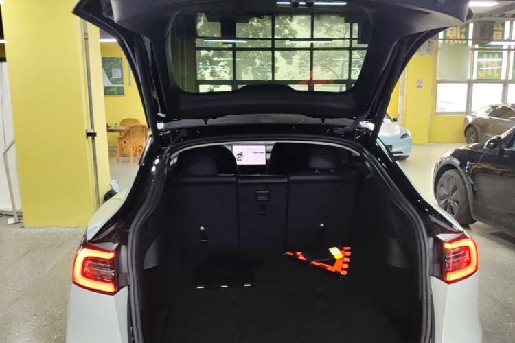 Used Tesla Model Y 2022 Long-Range All-Wheel-Drive Version Trunk