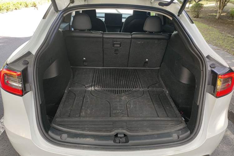 Used Tesla Model Y 2022 Rear-Wheel-Drive Version Trunk