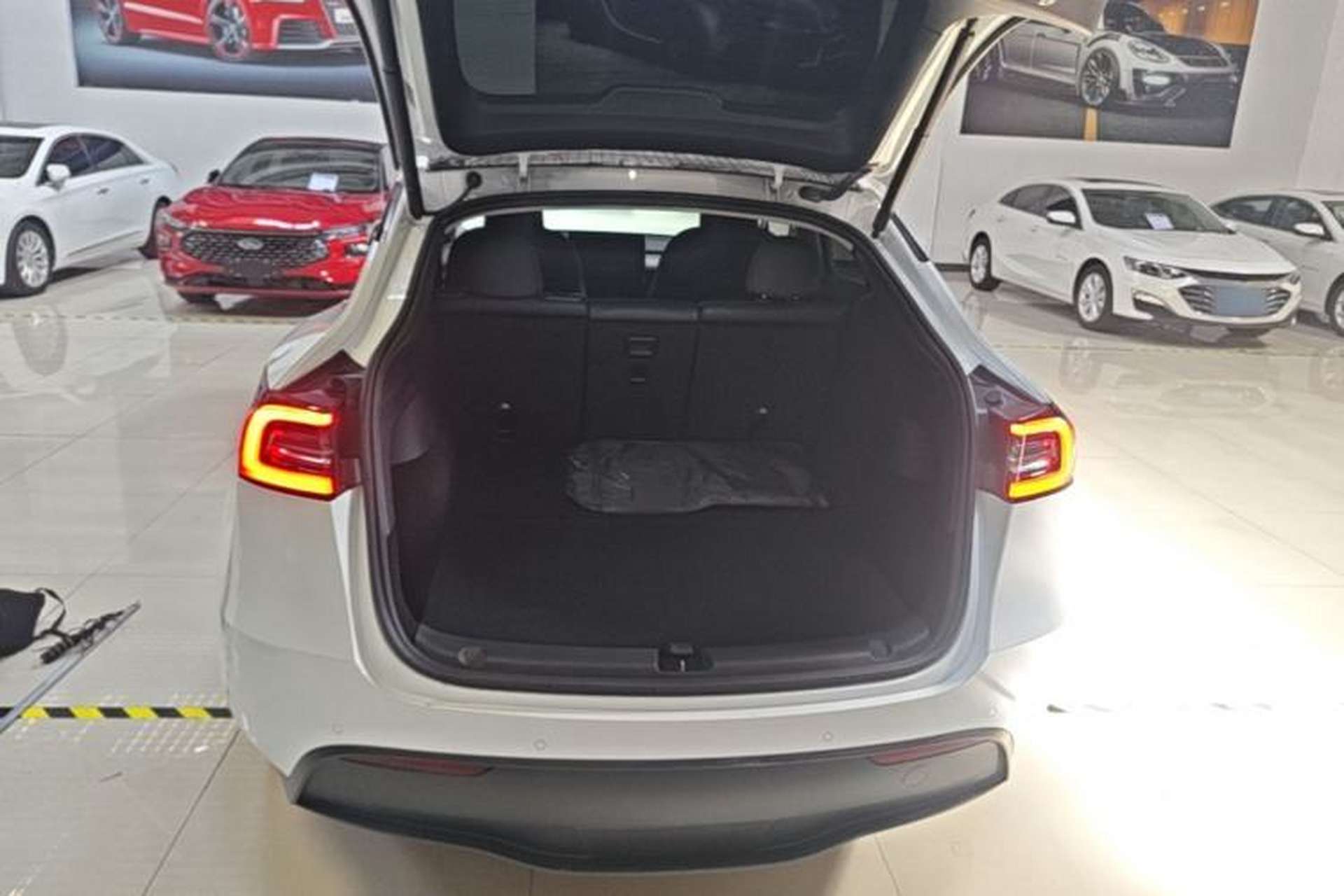 Used Tesla Model Y 2022 Rear-Wheel-Drive Version Trunk