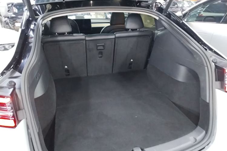 Used Tesla Model Y 2022 Long-Range All-Wheel-Drive Version Trunk