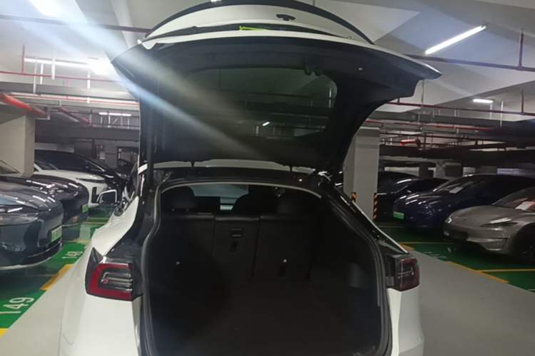 Used Tesla Model Y 2022 Rear-Wheel-Drive Version Trunk