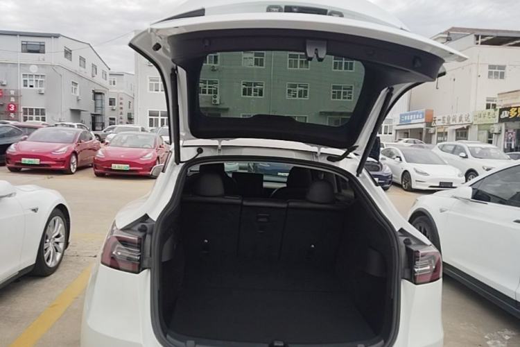 Used Tesla Model Y 2022 Long-Range All-Wheel-Drive Version Trunk