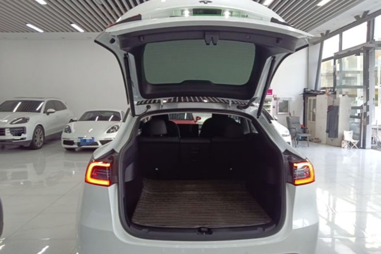 Used Tesla Model Y 2022 Rear-Wheel-Drive Version Trunk