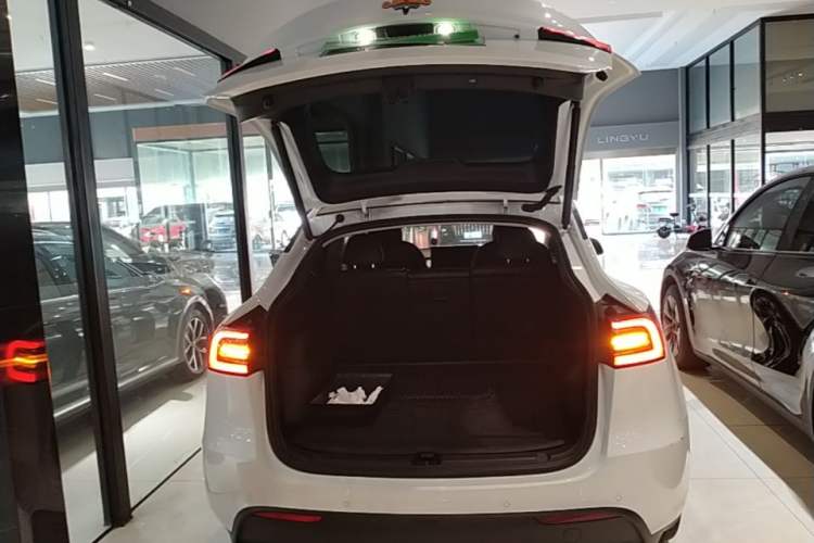 Used Tesla Model Y 2022 Long-Range All-Wheel-Drive Version Trunk